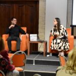 Pracownicy Muzeum w Treblince Ilona Flażyńska i Krzysztof Flażyński podczas promocji albumu.