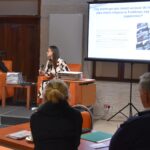 Pracownicy Muzeum w Treblince Ilona Flażyńska i Krzysztof Flażyński podczas promocji albumu.