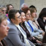 Zdjęcie z gośćmi na uroczystości.